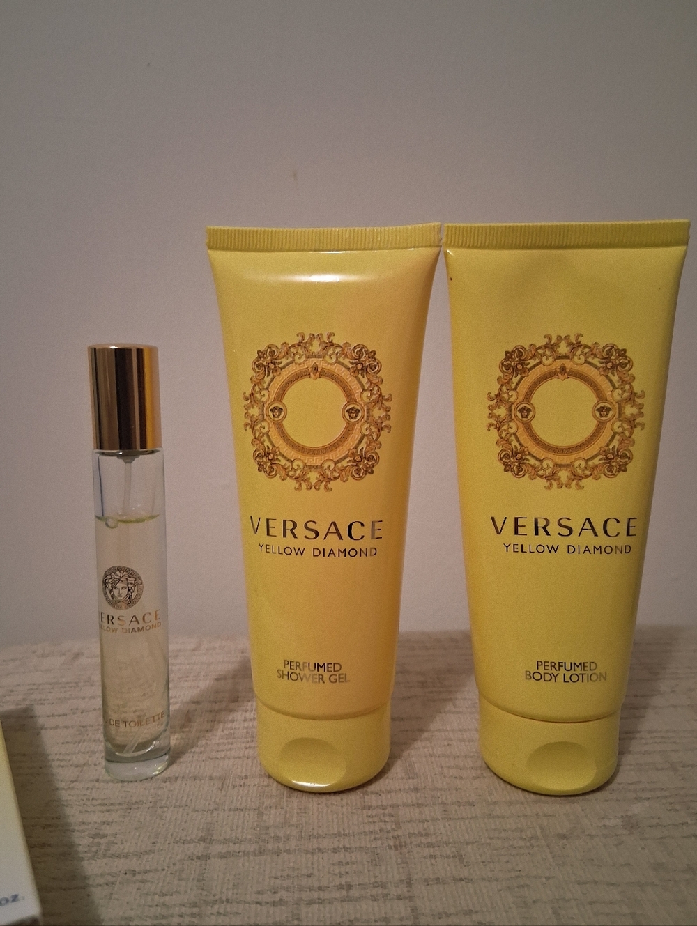 Versace Yellow Diamond Set - Picture 2 of 4